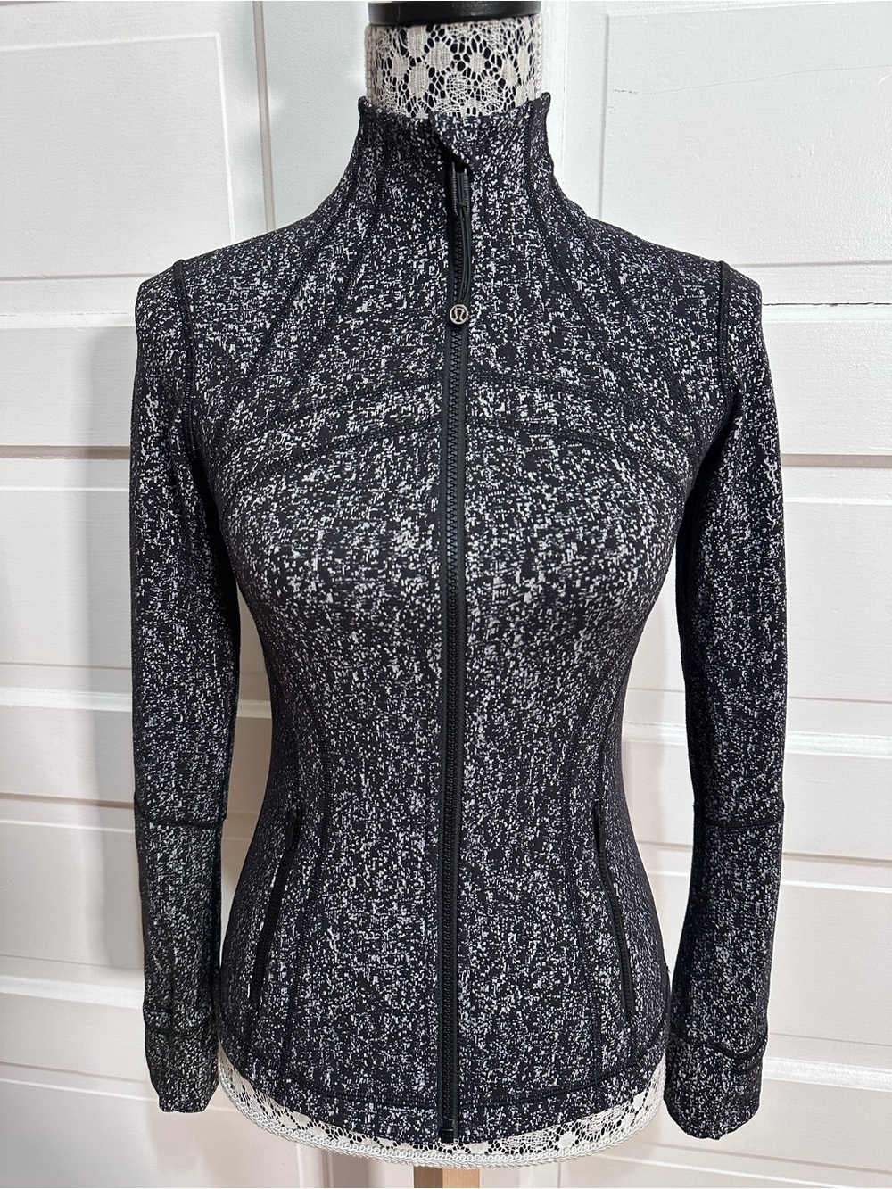 Lululemon Define Jacket Size 4 Luon Suited Jacquard Black White Flattering Fit